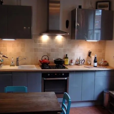 2-room In Parisian Style, 11 Arr. Paris