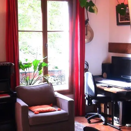 2-room In Parisian Style, 11 Arr. Apartment *